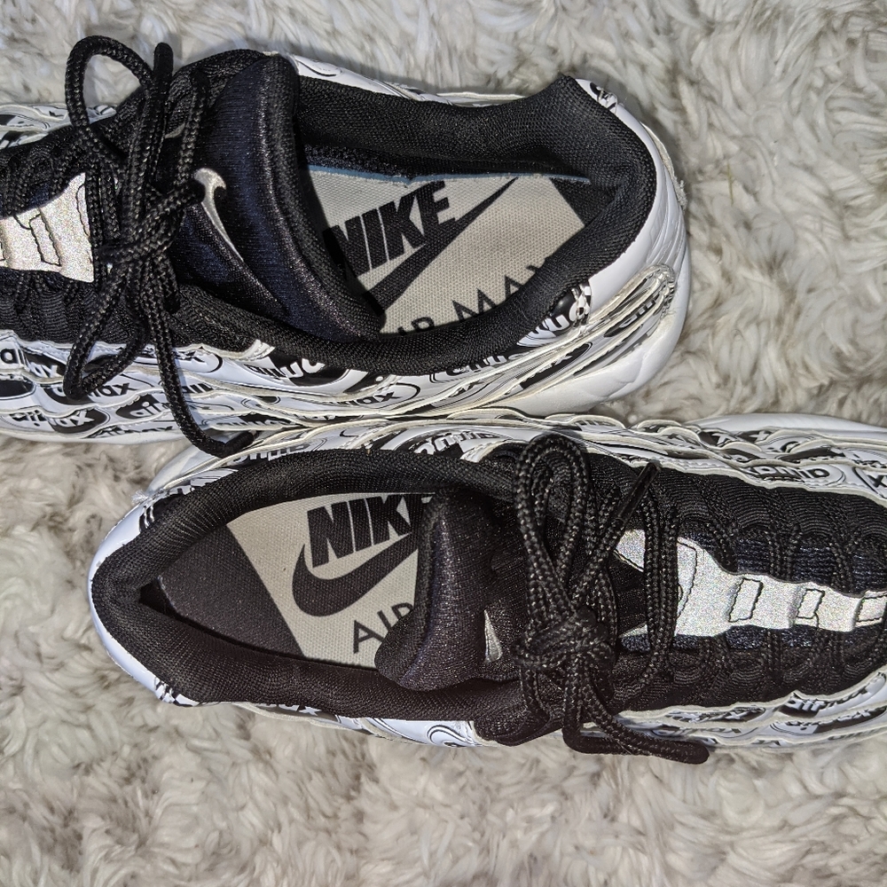 Sold!! Nike Air Max 95 Logo Sneaker - Picture 3 of 8